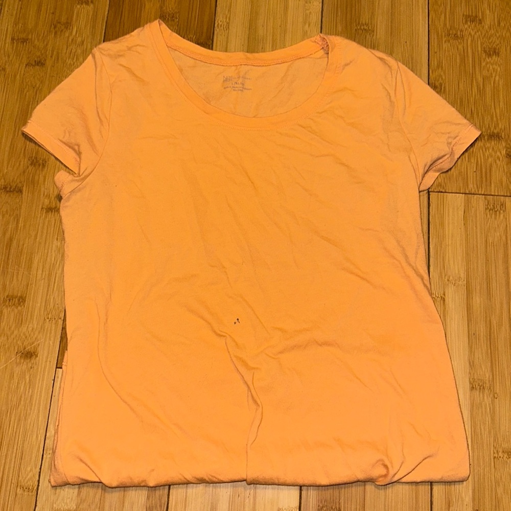peach tshirt
